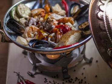 Морепродукты, обжаренные на воке с перцем Чили